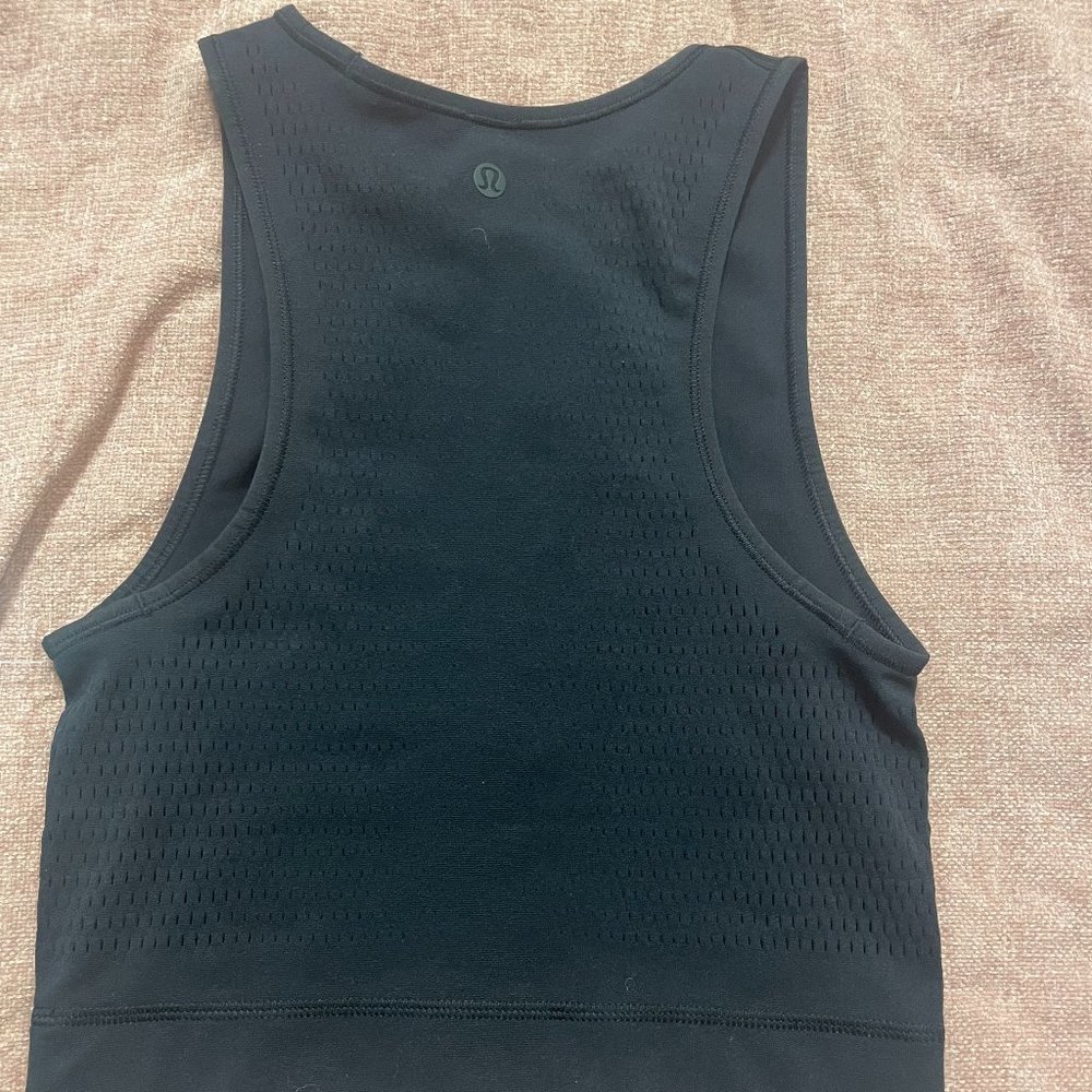 Reveal Crop Tank Velocity *BLCK - Picture 2 of 4